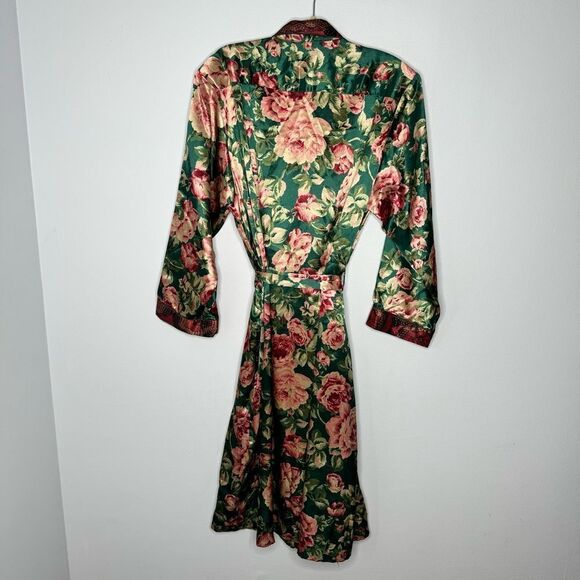 Amelia’s floral wrap robe size large - Picture 5 of 5